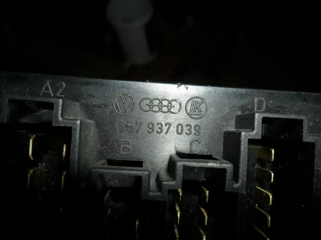 Блок предохранителей и реле Фольксваген, VW, VAG 357 937 039, оригинал 4