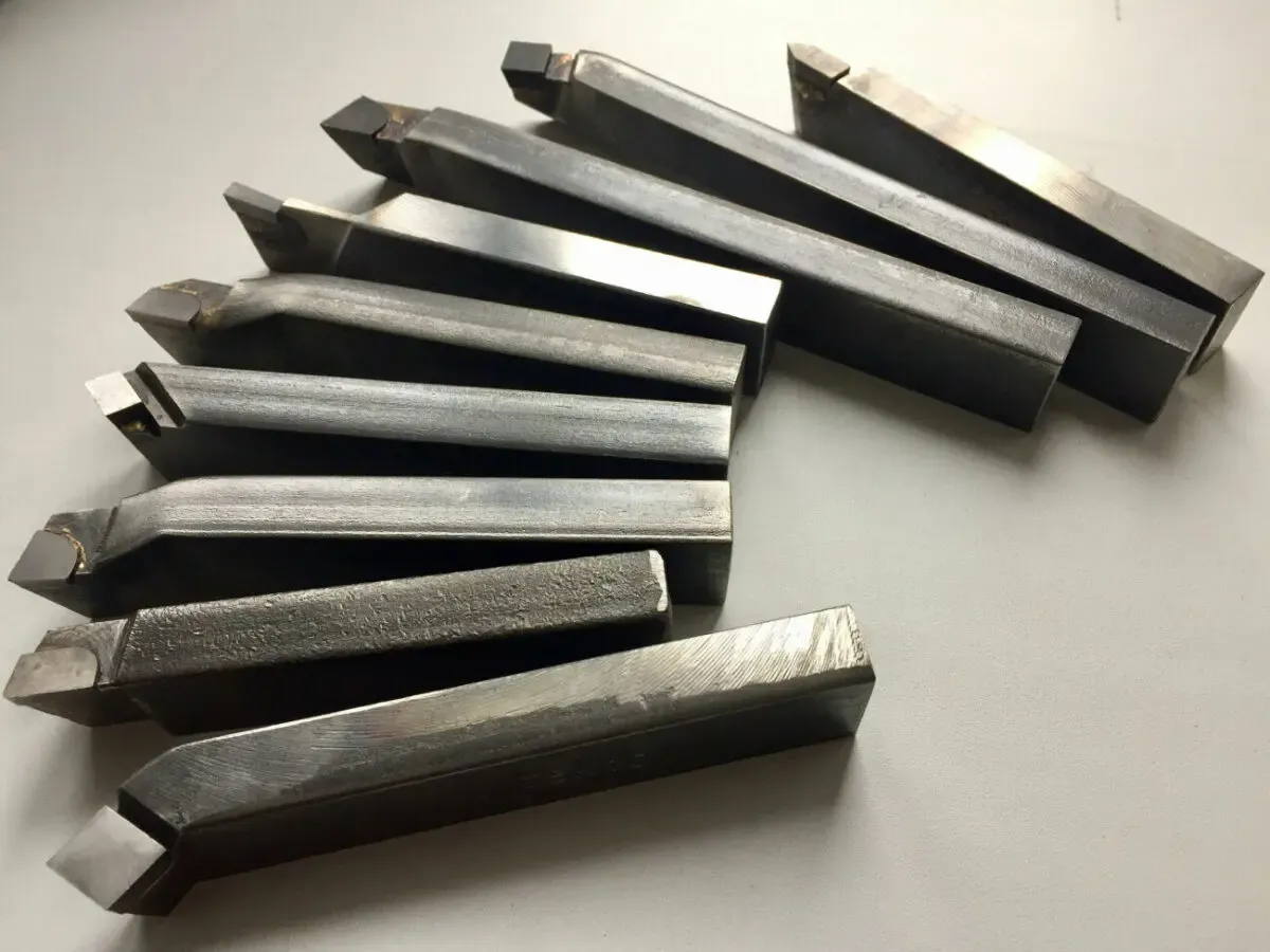 Резцы токарные с напаянной твердосплавной пластиной