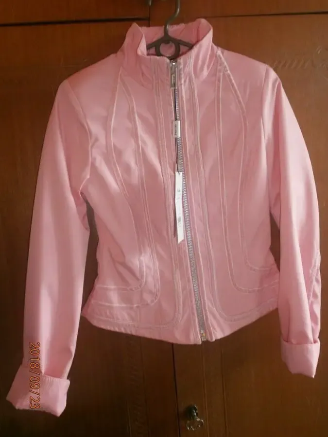 Куртка новая, р. 42