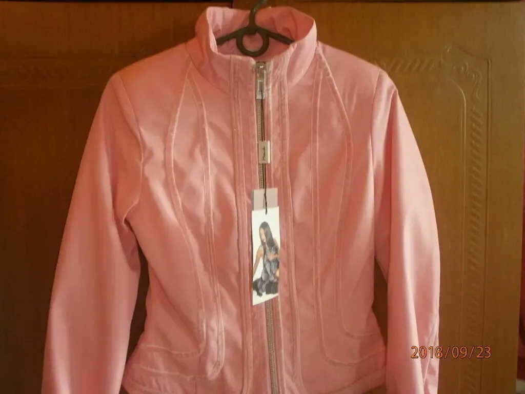 Куртка новая, р. 42 8