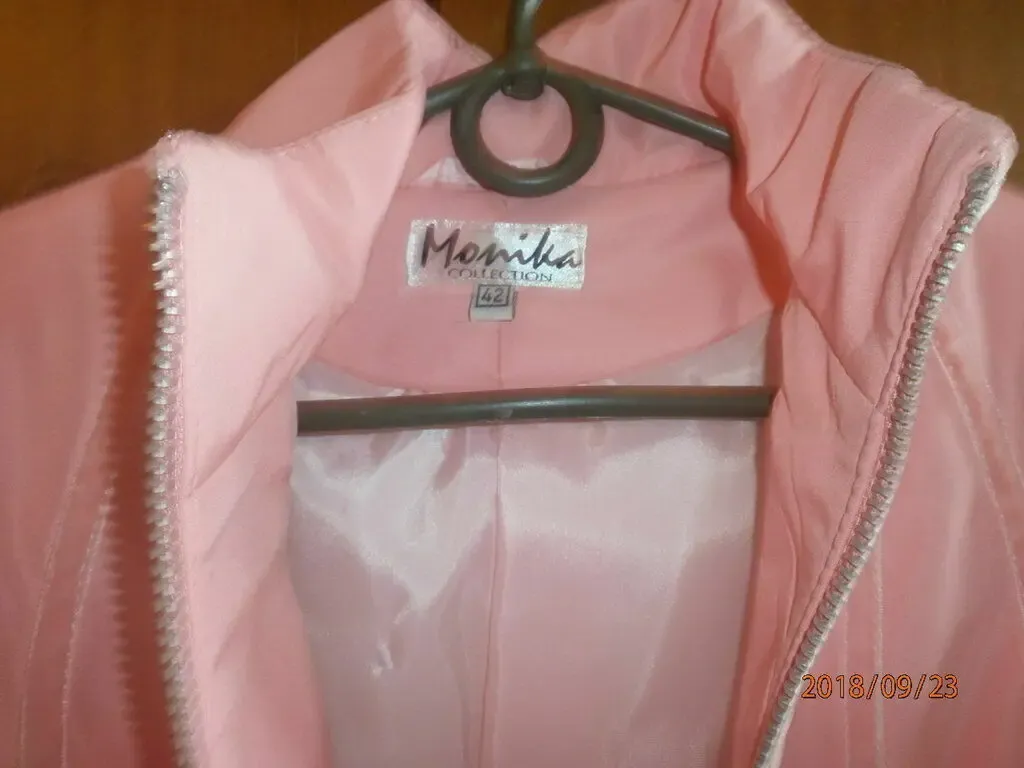 Куртка новая, р. 42 10