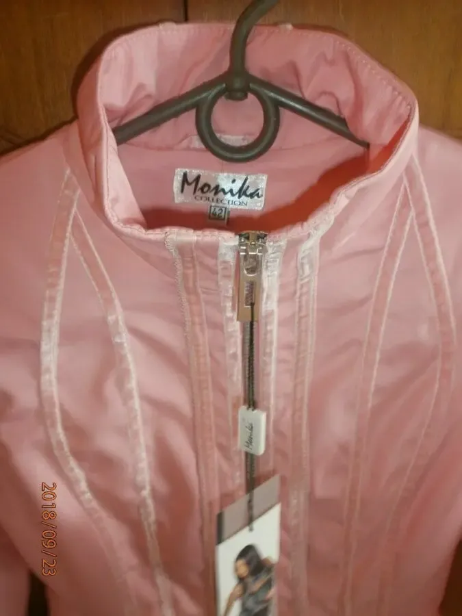 Куртка новая, р. 42 3