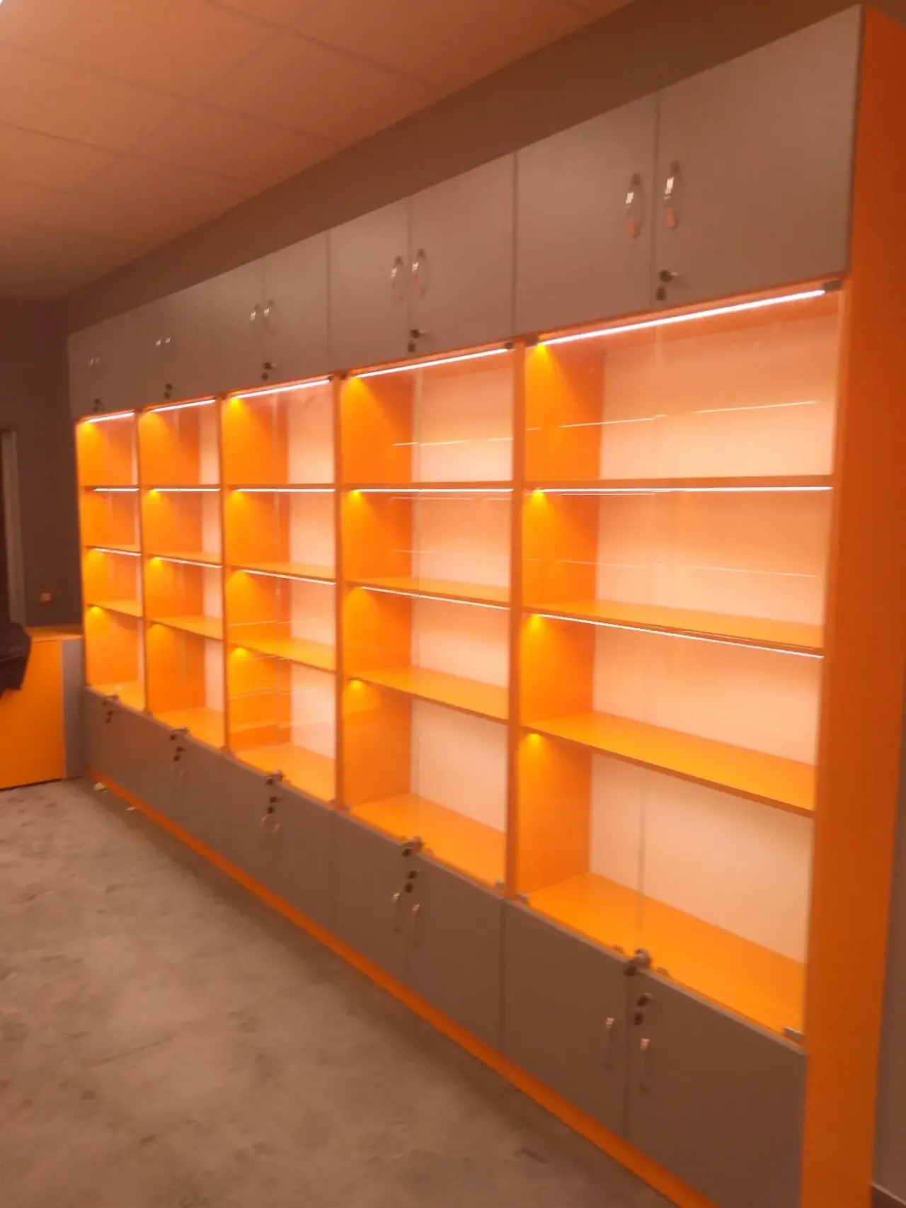 Стеллажи и прилавки 2