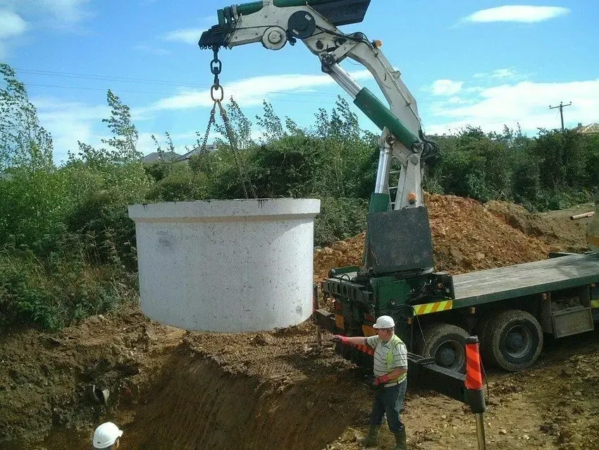 Кругі на септики з переливом круги бетонні вигрібна яма зливна кільця 4