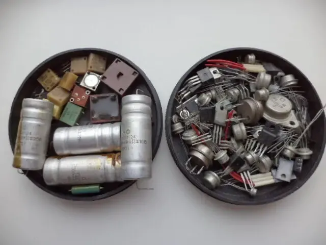 Микросхемы c напылением золота и кнопки продам 4