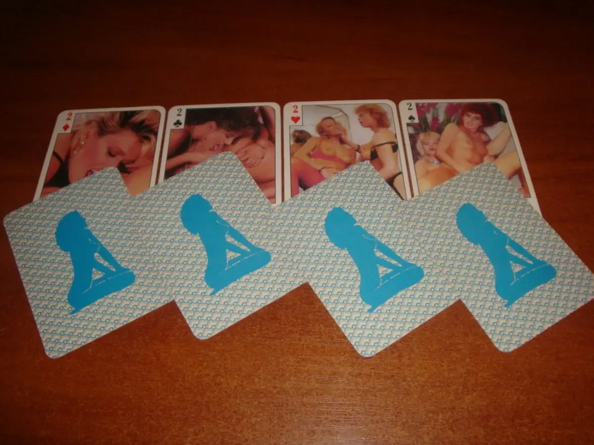 Игральные карты Девушки 10 4