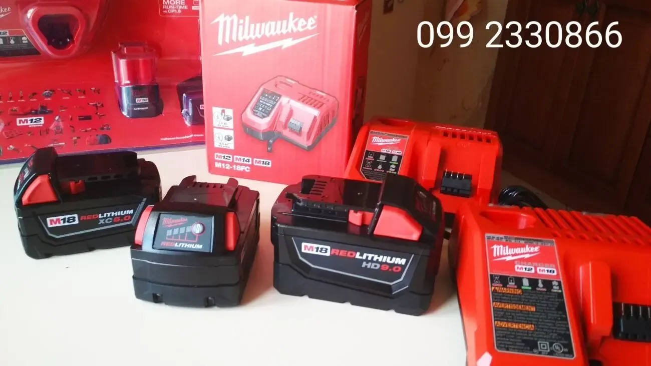 Аккумулятор Bosch,  Milwaukee, DeWalt. 8