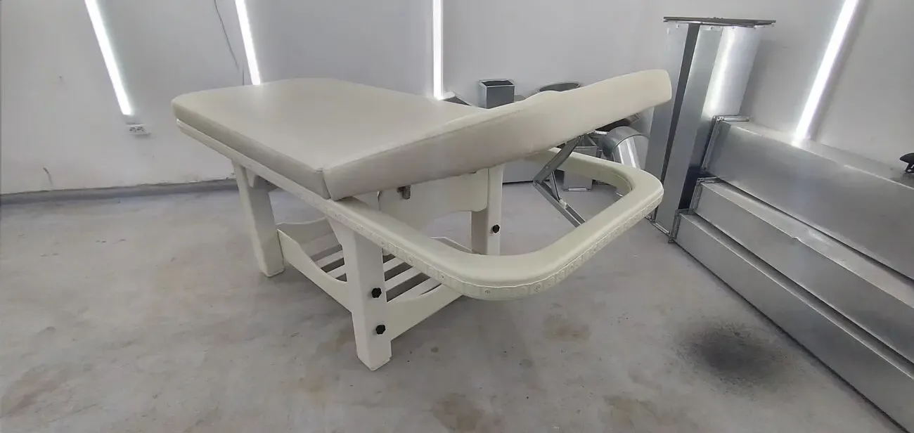 Кушетка косметологічна М19  дерев'яний стаціонарний стіл 3