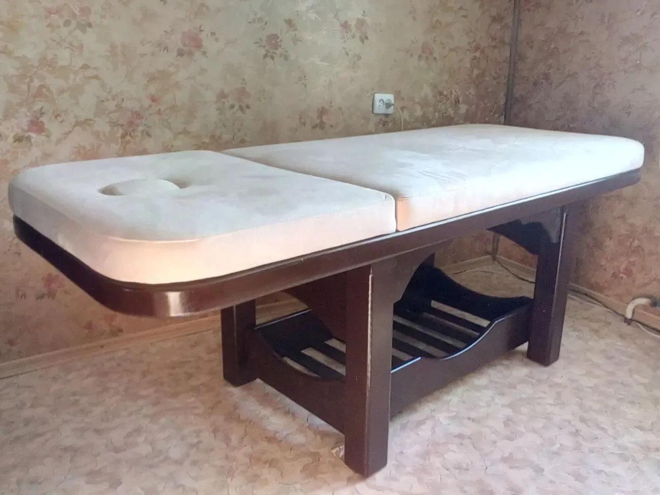 Кушетка косметологічна М19  дерев'яний стаціонарний стіл