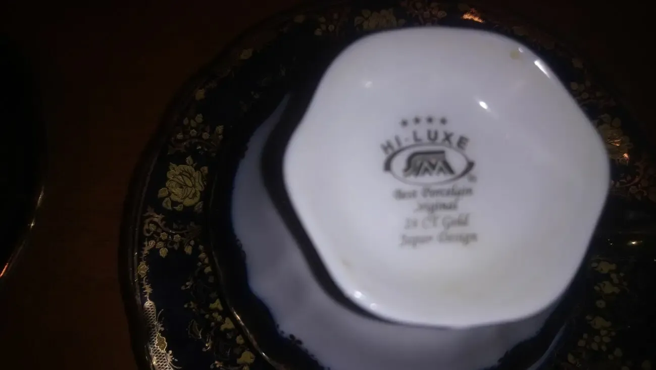 Красивая чайная чашка с блюдцем с золотыми узорами и ручкой.новая 3