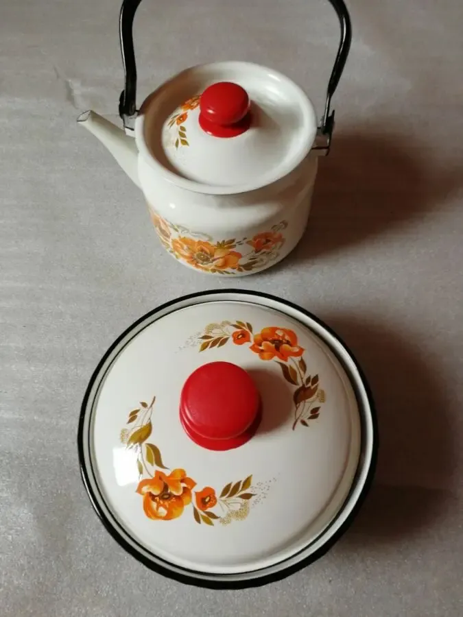 Миска емальована з кришкою 2