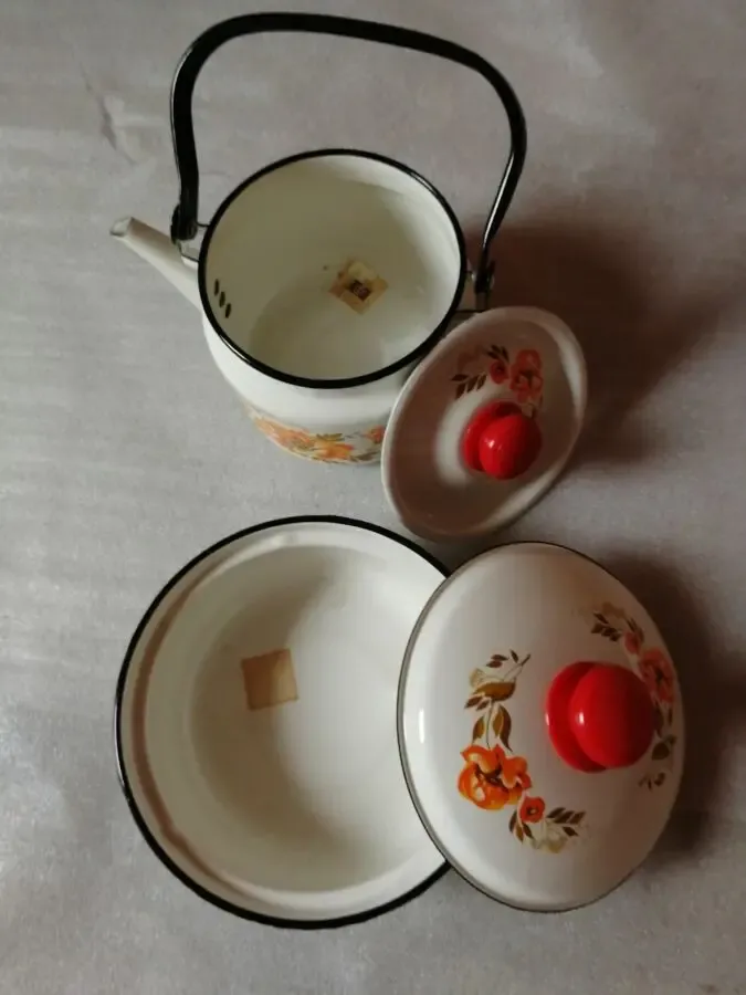 Миска емальована з кришкою