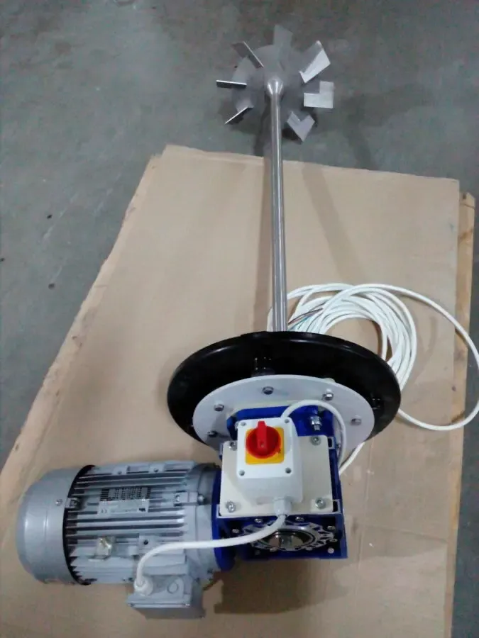 Мешалка для пластиковой емкости 2000л 4