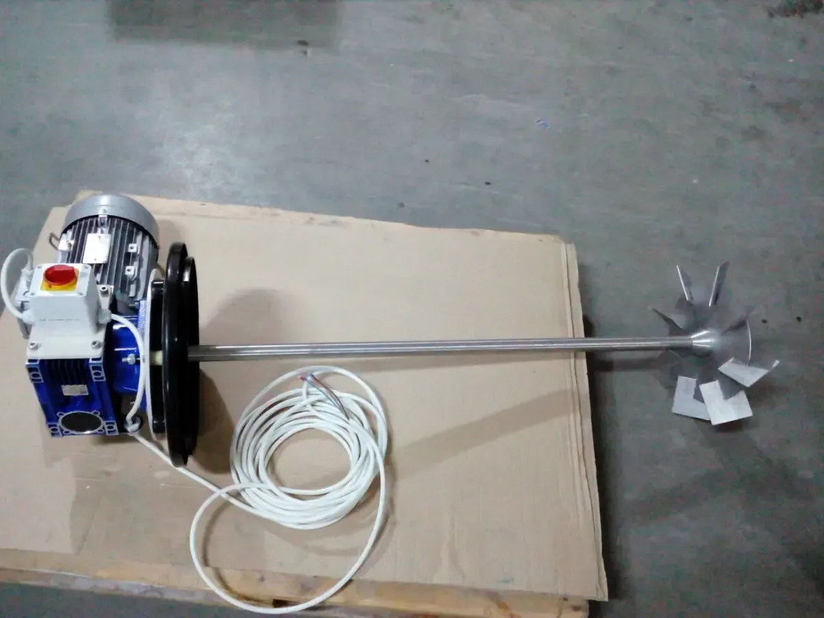 Мешалка для пластиковой емкости 2000л 3