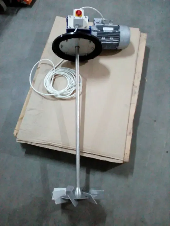 Мешалка для пластиковой емкости 2000л