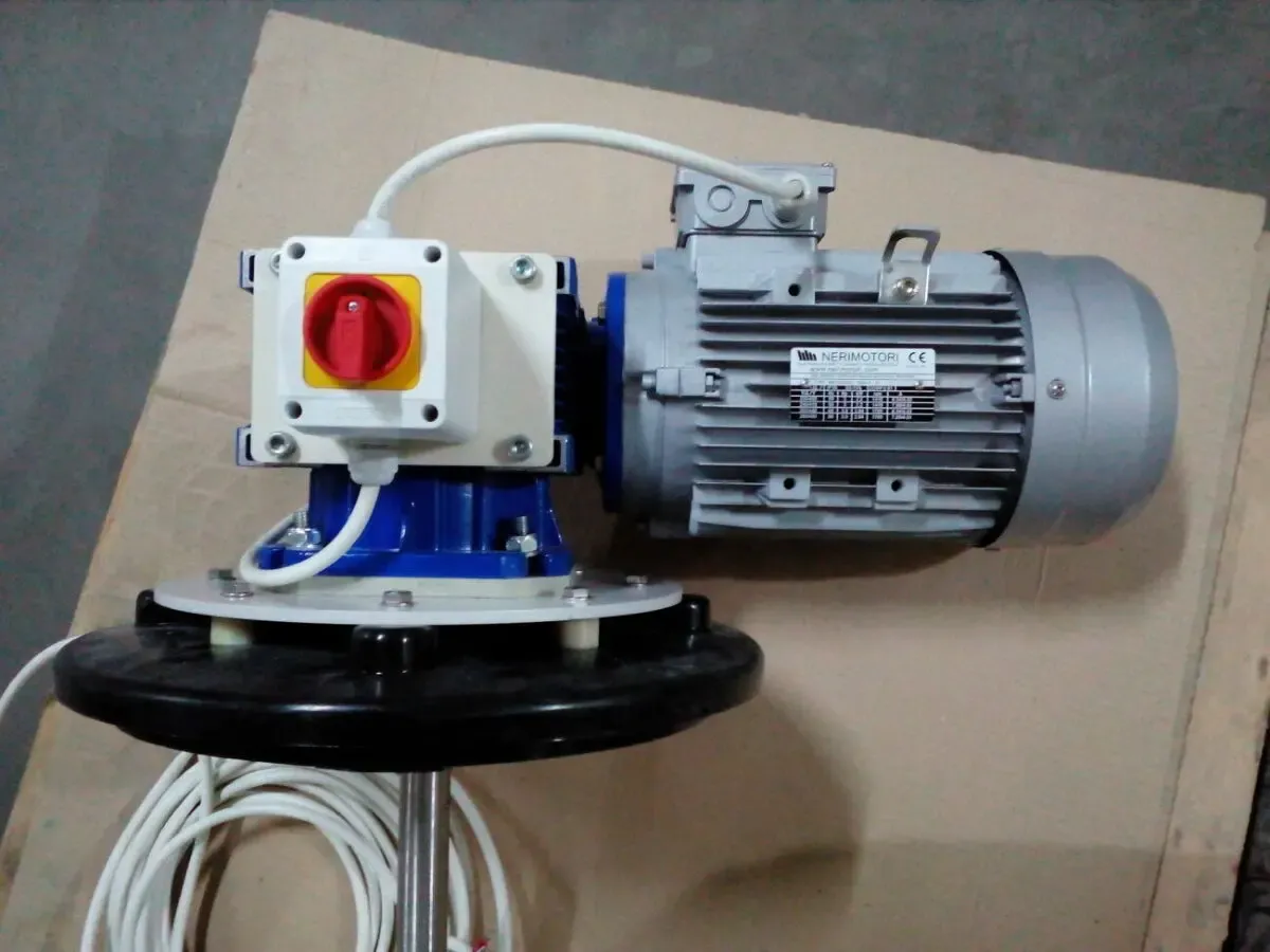 Мешалка для пластиковой емкости 2000л 5