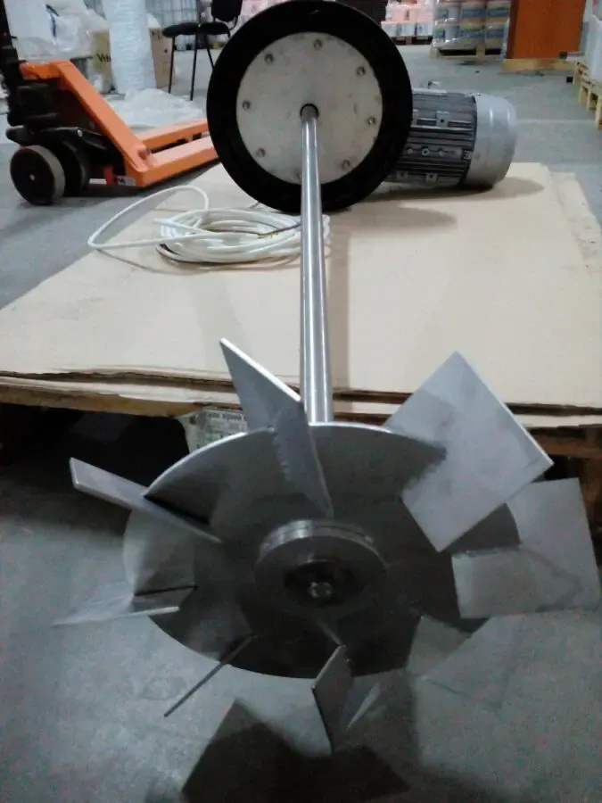 Мешалка для пластиковой емкости 2000л 2