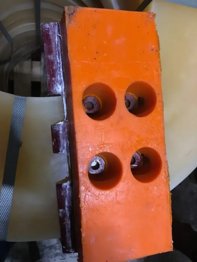 Трак полиуретановый 2