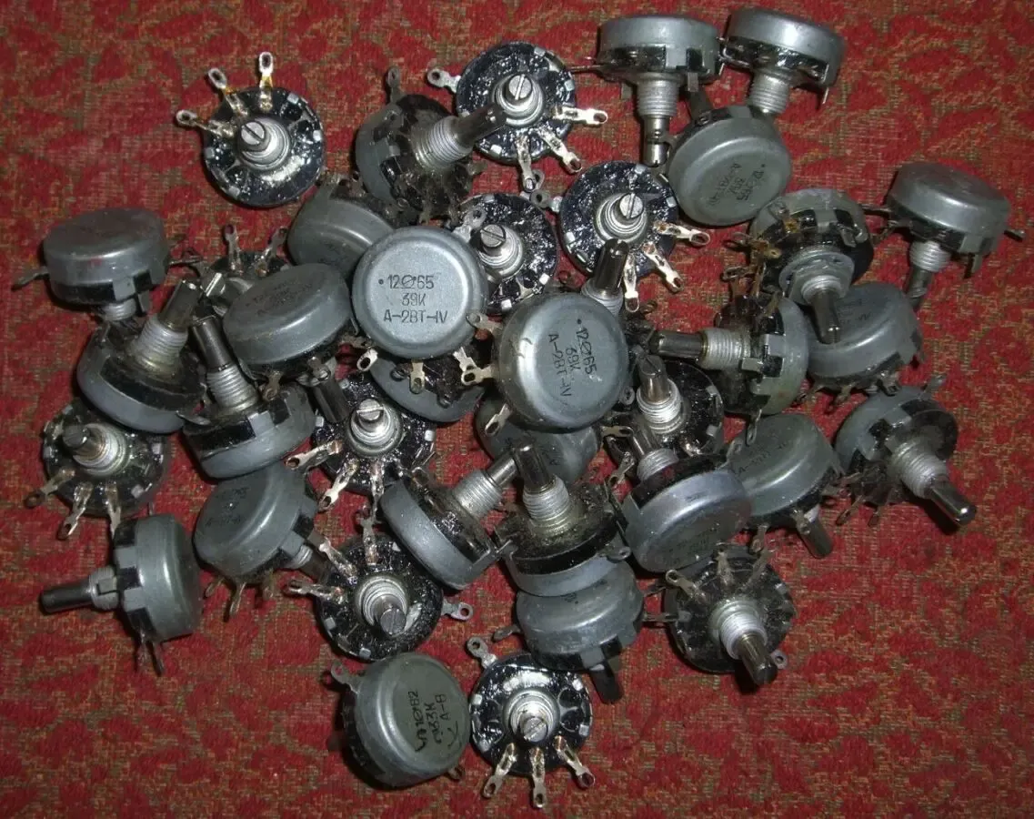 Переменные резисторы СП разные новые.