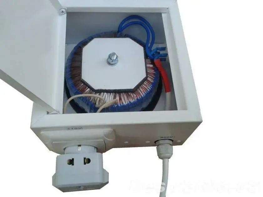 Конвертер напряжения 220-110В для американского оборудования