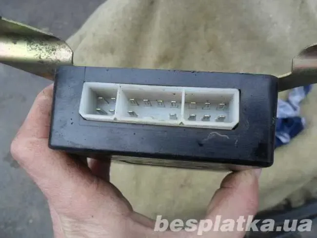 Реле свечей  накаливания Ниссан Блюбирд 2.0 дизель. 3