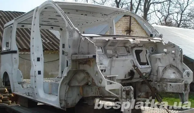 Бампер передний на Opel Vivaro Renault Trafic Nissan Primastar Бампера 7