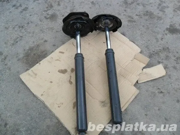 Амортизаторы передние ( вкладыши) Тойота Карина 2 87 год