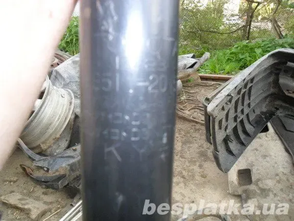 Амортизаторы передние ( вкладыши) Тойота Карина 2 87 год 7