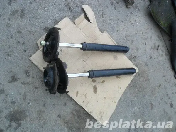 Амортизаторы передние ( вкладыши) Тойота Карина 2 87 год 2