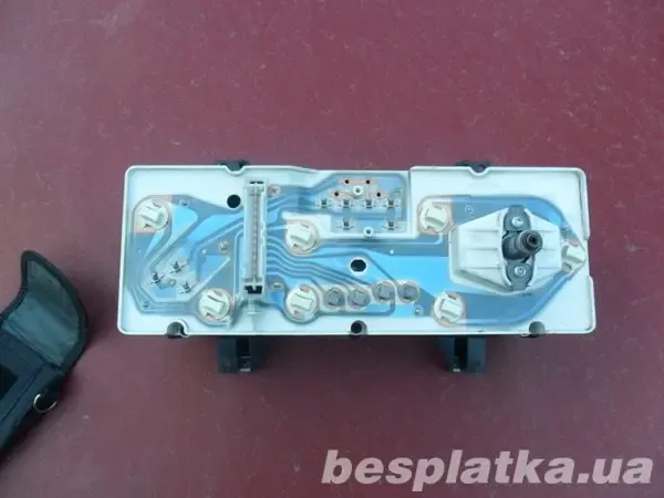 Панель приборов  Форд Сиерра 92 год (с тахометром) 3