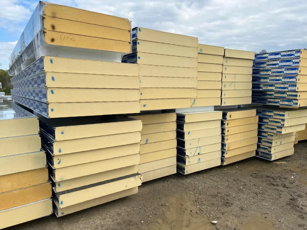 Б/у  сендвич панели  (пенополиуретановые-желтые)