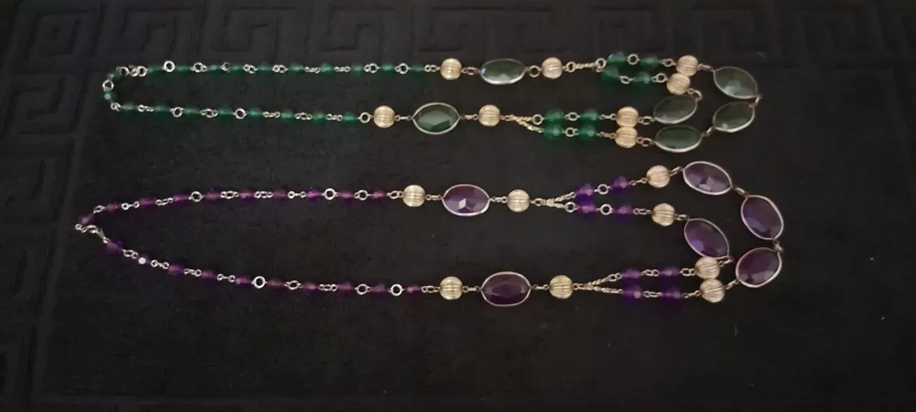 Красивые  бусы с фиолетовыми камнями в золотой оправе 10