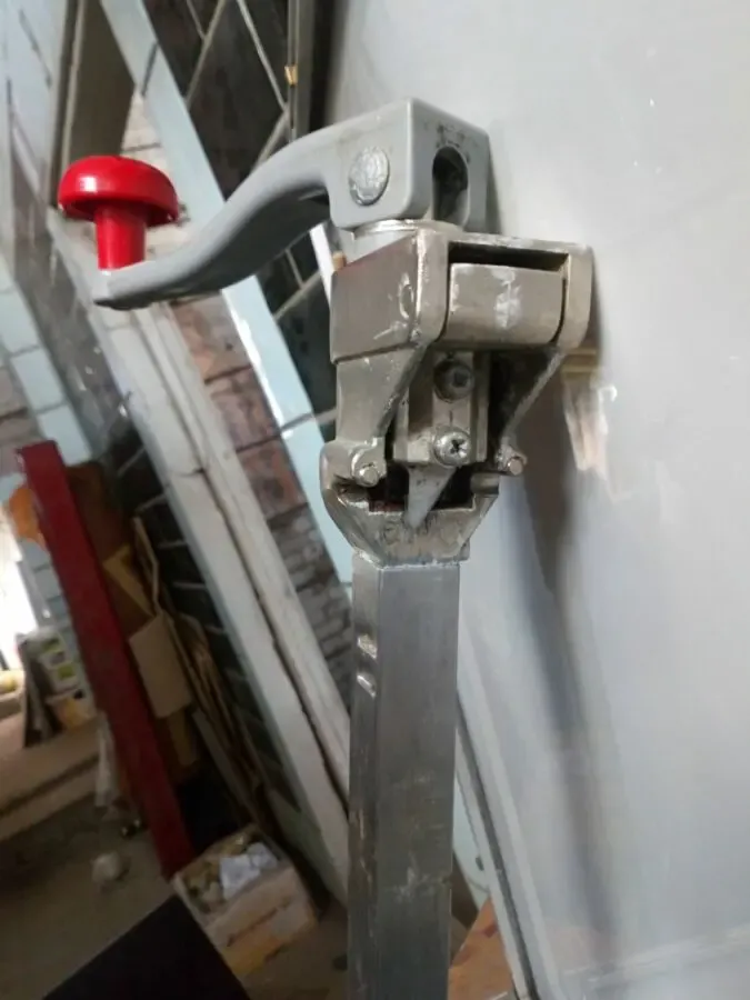 Нож настольный для консервных банок 2