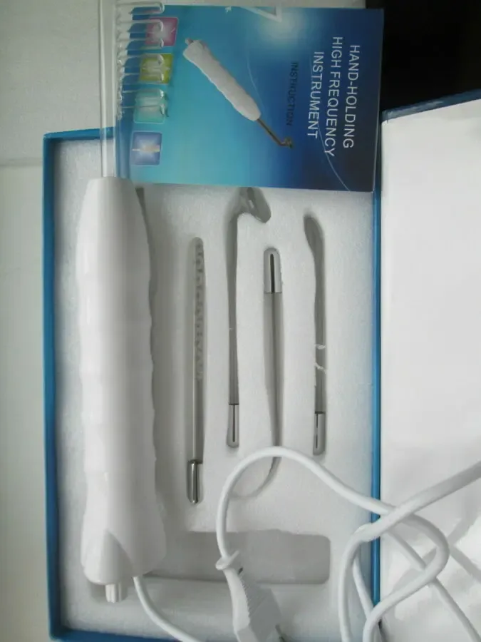 Фиолетовый дарсонваль по уходу за кожей и волосами. 2