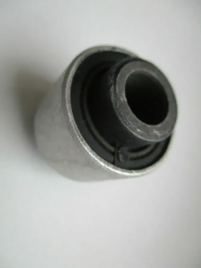 Сайлентблоки задних поперечных малых рычагов Sasic для пежо 407. 7