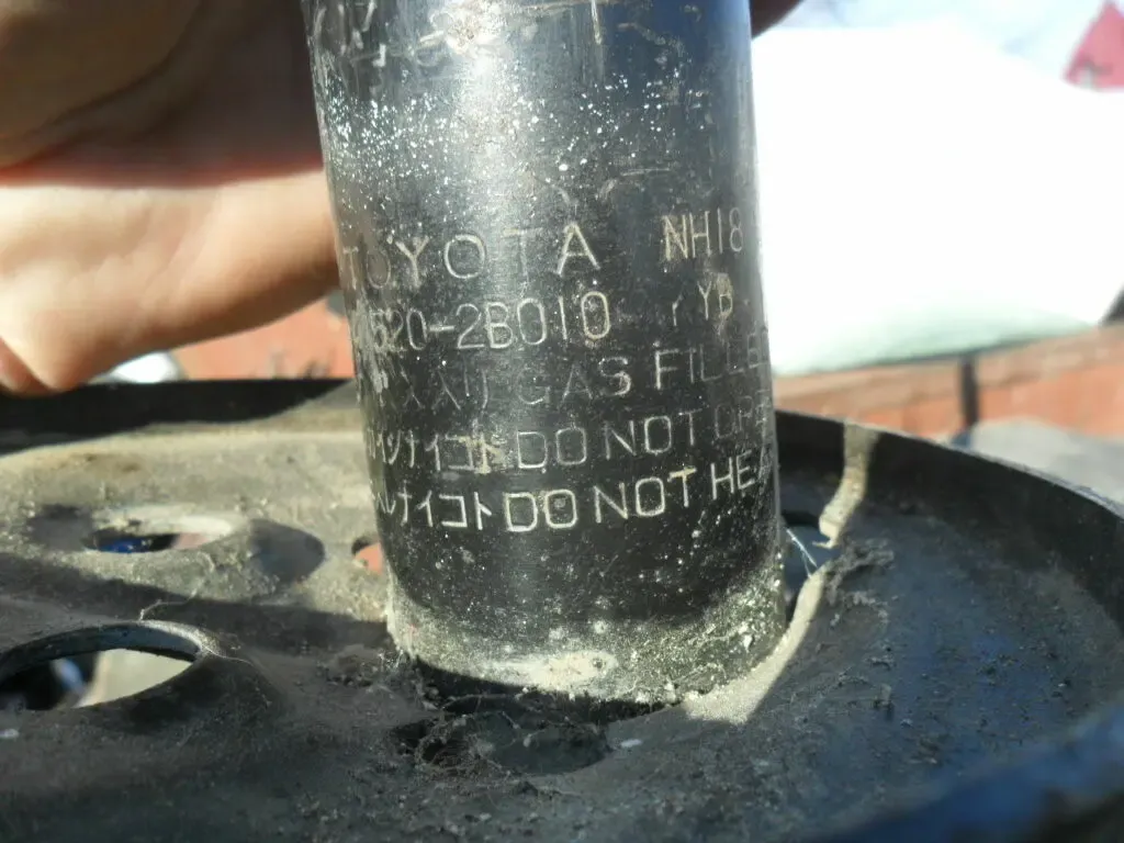 Амортизатор передний тойота карина, Toyota 48520-2b010, оригинал. 8