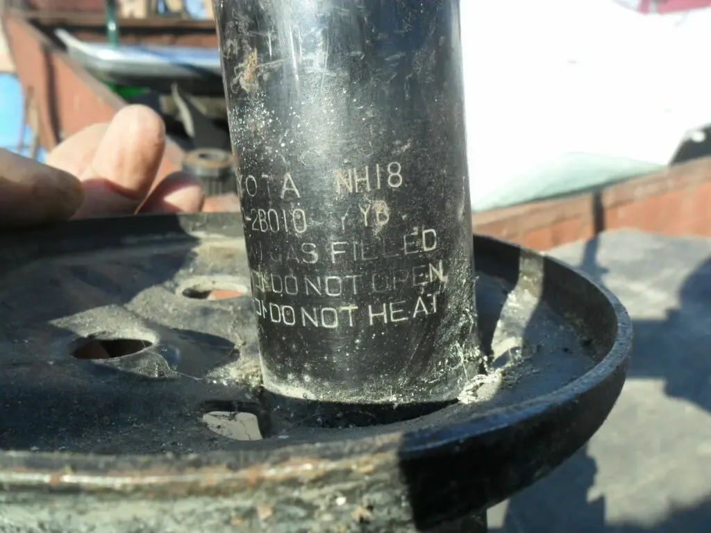 Амортизатор передний тойота карина, Toyota 48520-2b010, оригинал. 9