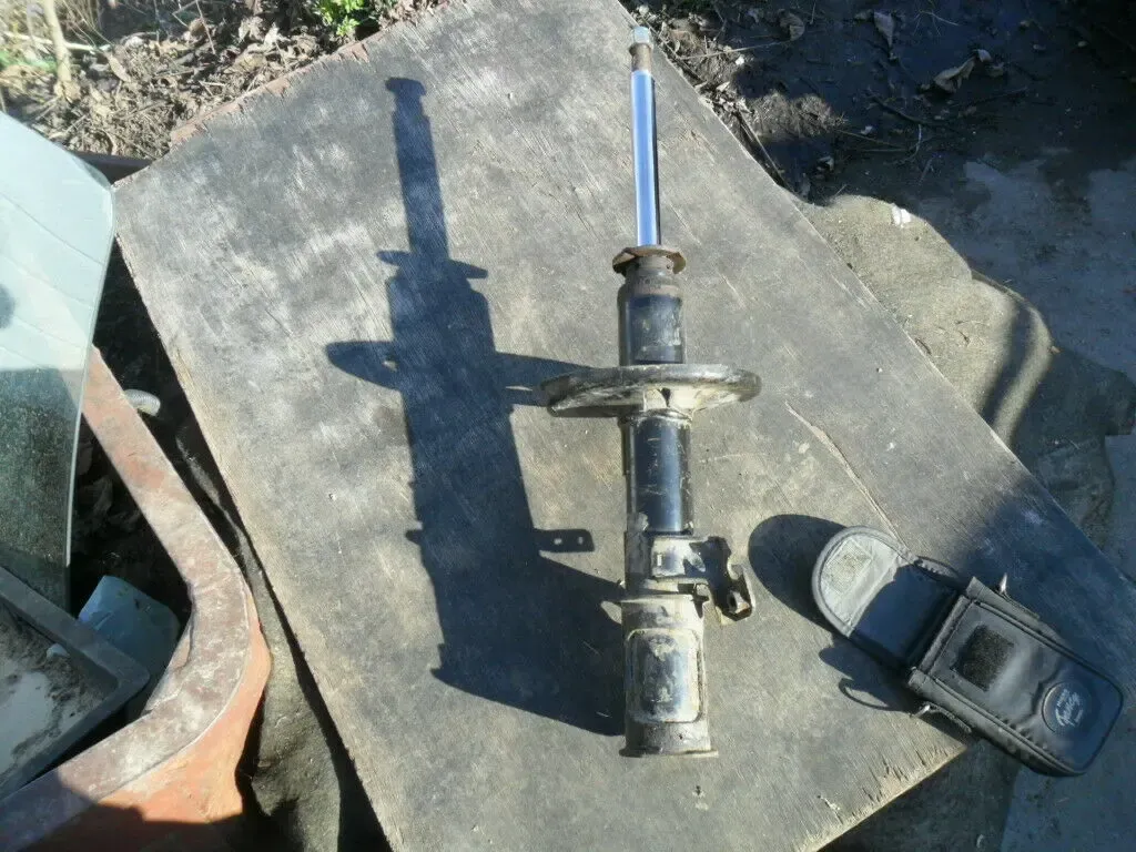 Амортизатор передний тойота карина, Toyota 48520-2b010, оригинал. 3