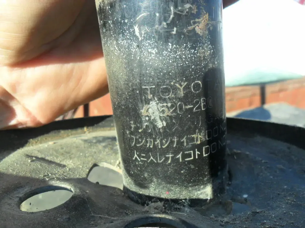 Амортизатор передний тойота карина, Toyota 48520-2b010, оригинал. 5