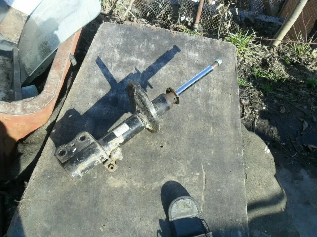 Амортизатор передний тойота карина, Toyota 48520-2b010, оригинал.