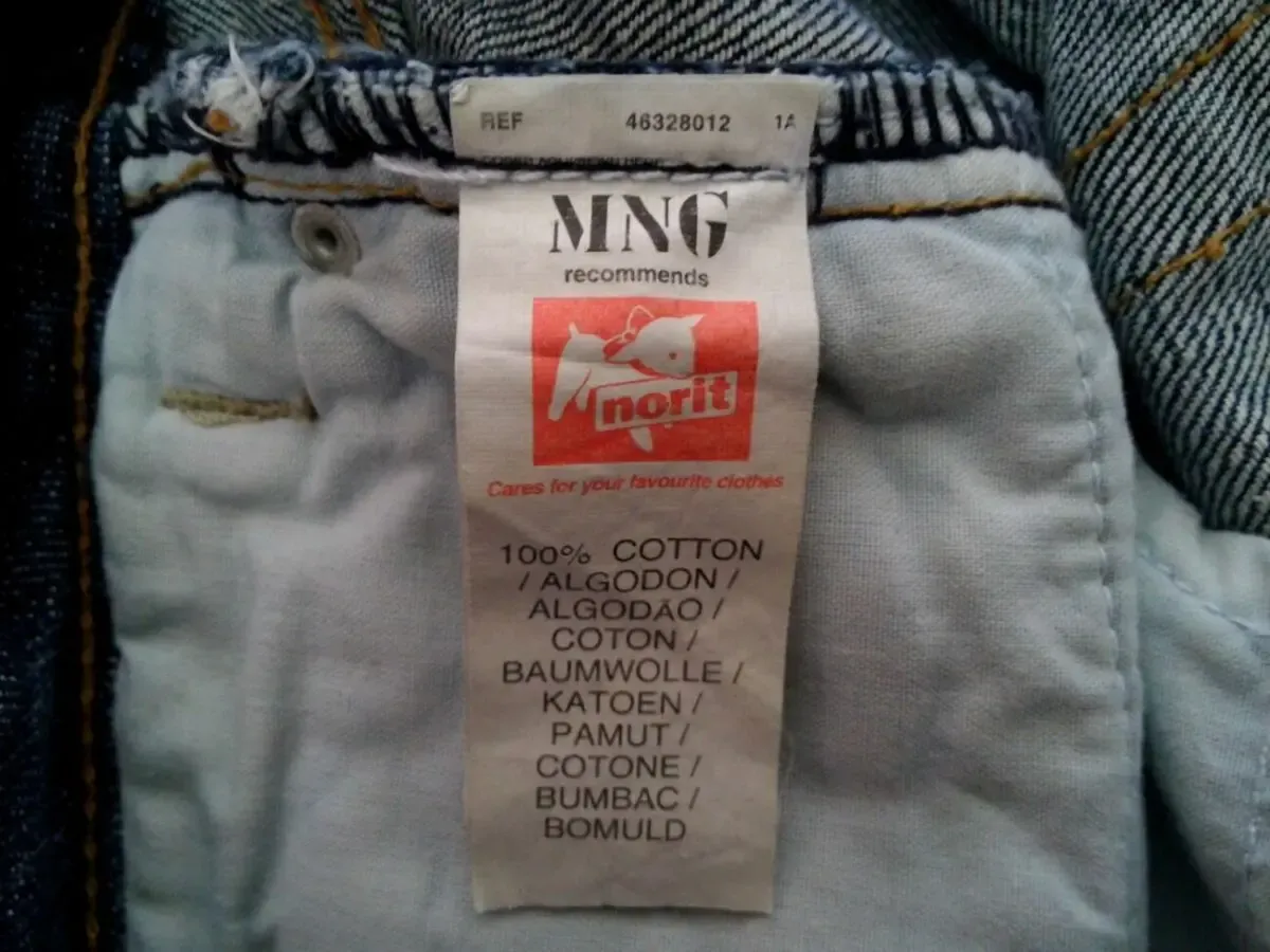 Потёртые расклешённые джинсы 9