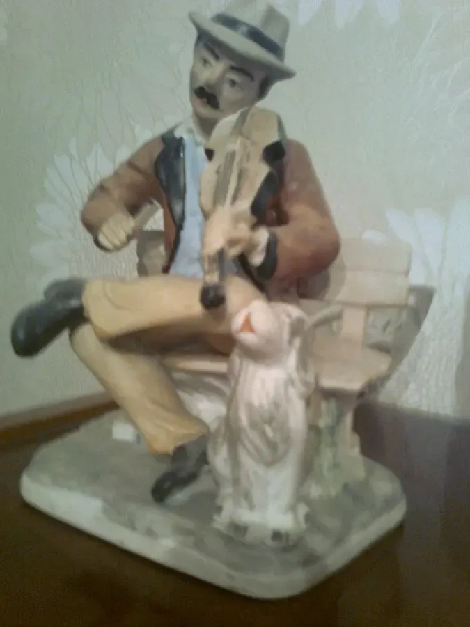 Статуэтка  глиняная - скрипач с собакой. РУМЫНИЯ 2