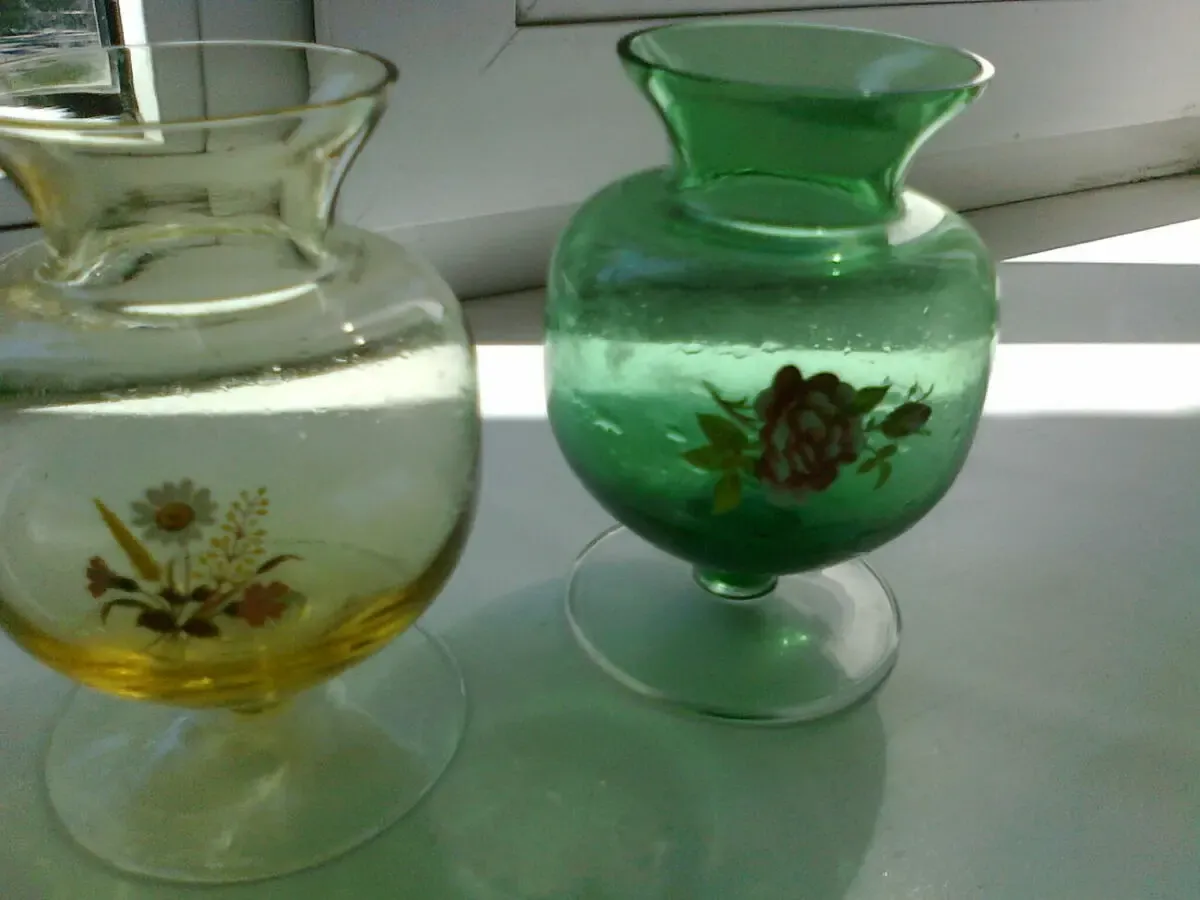 Красивая ЗЕЛЕНАЯ(жёлтая) для подснежников. В-9 см. Ретро 2