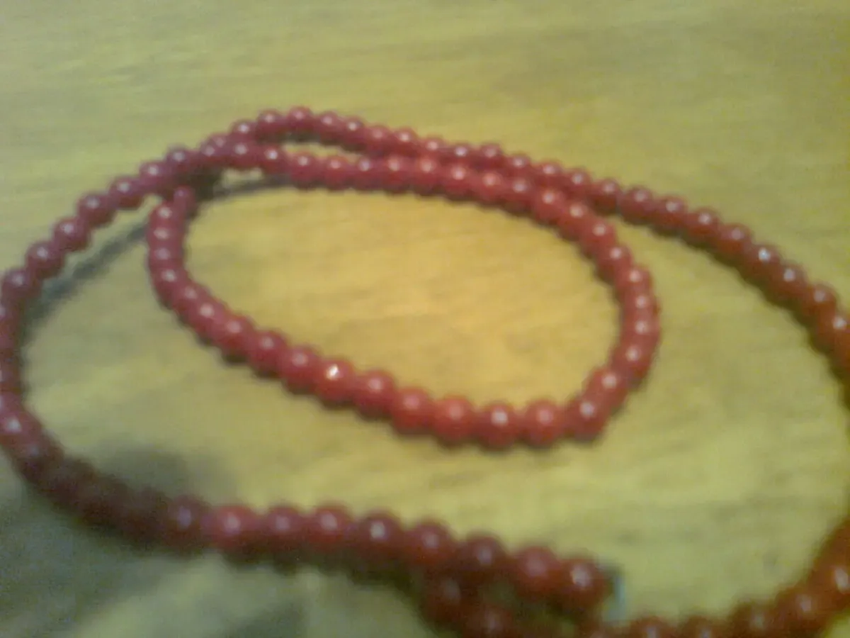 Красивые натуральные коралловые красные бусы.