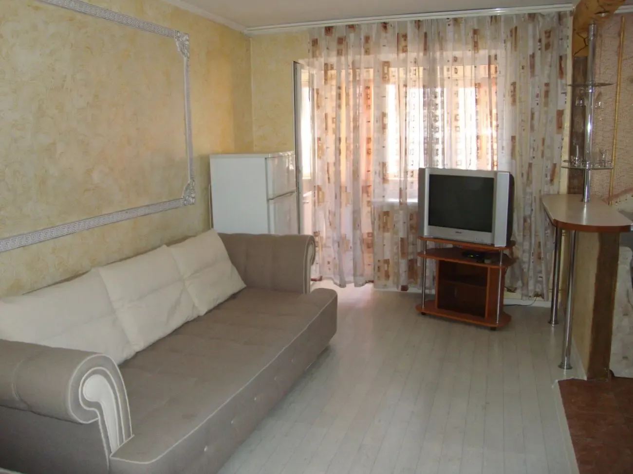 Сдаю посуточно 1 комнатна Черёмушки 2