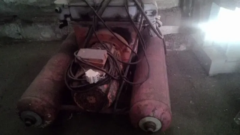 Продаем компрессор стационарный 10-200 атмосфер, 1983 г.в. 2