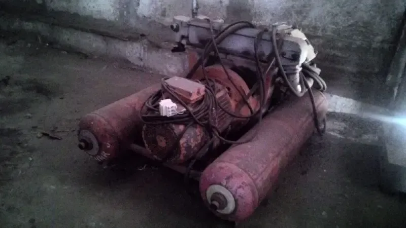 Продаем компрессор стационарный 10-200 атмосфер, 1983 г.в. 3