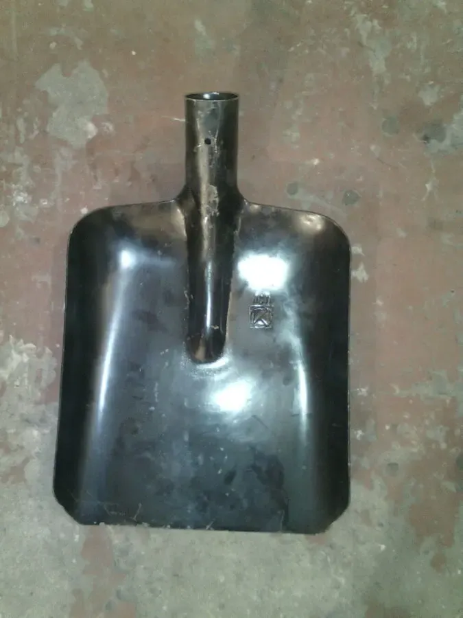 Лопата совковая,