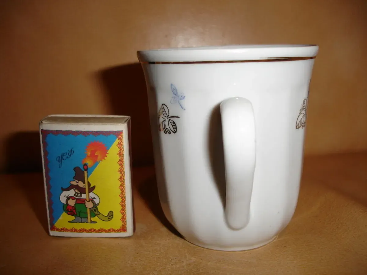 Чашка/кружка/горнятко біле, фарфор з позолотою; НОВЕ; часів срср 4