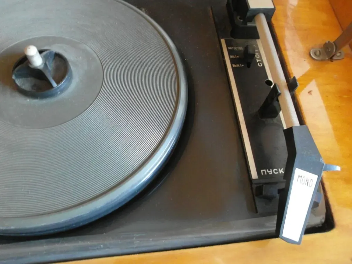 Радиола урал-111 пр-ва ссср с проигрывателем пластинок декор ресторан 8